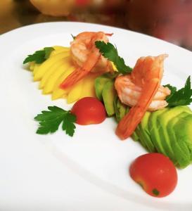 Gambas-Avocado-Salat mit Mango und Orangen-Marinade